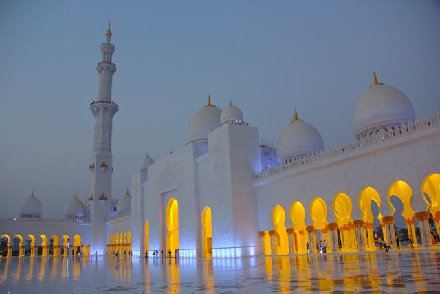 Ilustrasi warna masjid yang bagus. Sumber: Pexels/Manprit Kalsi