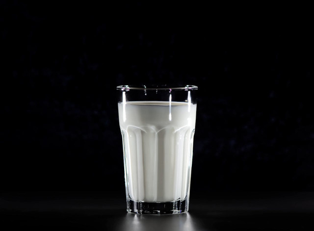 Ilustrasi Susu Penggemuk Badan untuk Dewasa di Indomaret. Sumber: Pexels/AlexasFotos
