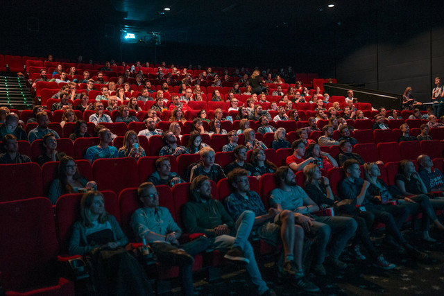 jadwal film bioskop Ramayana Pekalongan hari ini. Foto hanya ilustrasi, bukan tempat sebenarnya. Sumber: Unsplash/krists luhaers