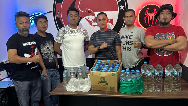 Barang bukti minuman keras jenis captikus yang berhasil diamankan Polres Bitung.