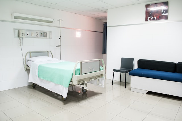 Apa Itu Skema Kelas Rawat Inap Standar BPJS Kesehatan. Foto hanya ilustrasi. Sumber foto: Unsplash/Martha
