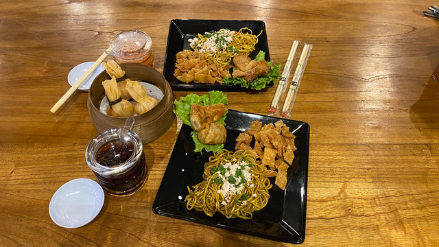 Mie Running, Mie Jogging, dan hidangan dimsum dari Yummie. Foto: Dok. Istimewa
