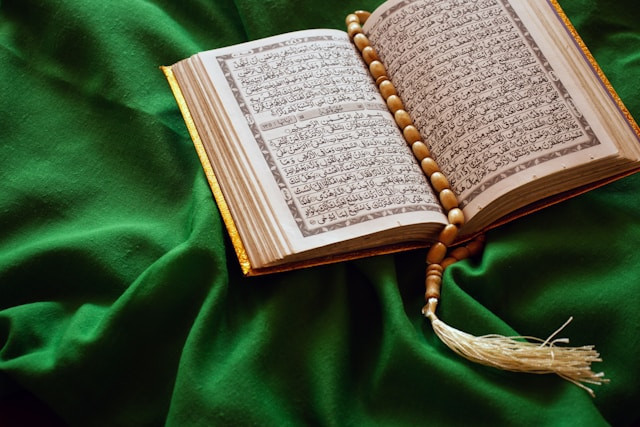 Tulisan Innalillahiwainnailaihirojiun yang Benar. Foto Hanya Ilustrasi. Sumber Foto: Unsplash.com/Ali Burhan