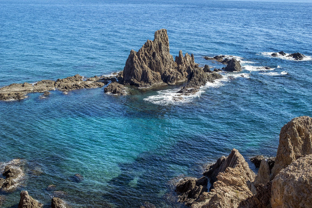 Pantai Wedi Putih Kebumen. Foto hanya ilustrasi, bukan tempat sebenarnya. Sumber: Pixabay/ELG21