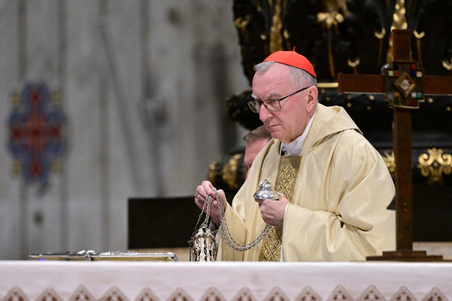 Kardinal Pietro Parolin dari Italia. Foto: Tiziana FABI / AFP