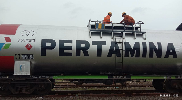 KAI Logistik angkut BBM dan Bahan Bakar Khusus Pertamina. Foto: KAI Logistik.