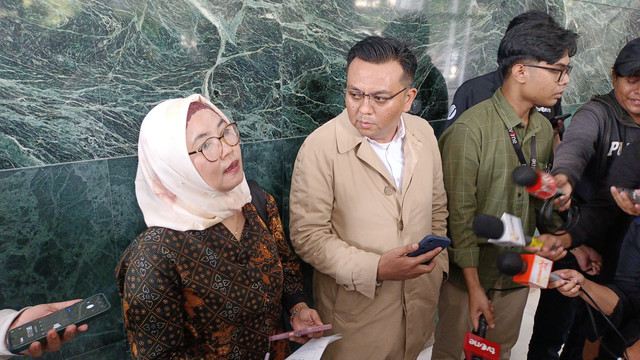 Kuasa Hukum Paula Verhoeven melapor ke badan pengawasan MA di Jakarta, Kamis (24/4). Foto: Aprilandika Pratama/kumparan