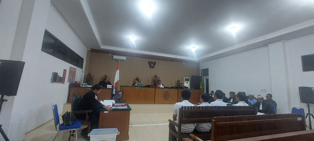 Keterangan Foto : Para Saksi dari Inspektorat Katingan saat menyampaikan keterangan di depan Hakim Kasus GOR Katingan Tahap IV. (Rabu, 23 April 2025)