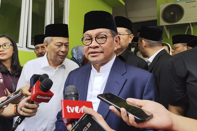 Gubernur DKI Jakarta Pramono Anung usai menghadiri halal bihalal Nahdatul Ulama di Masjid Al-Awwabin, Jakarta Selatan, Minggu (27/4/2025). Foto: Alya Zahra/kumparan 