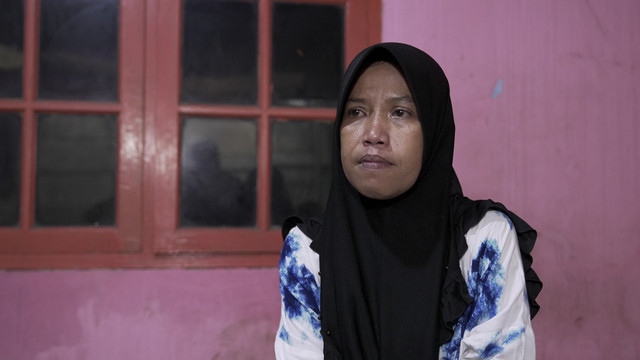 Diana, ibu Soleh Darmawan yang diduga jadi korban TPPO judi online di Kamboja. Foto: Rizky Lutfiansyah/kumparan