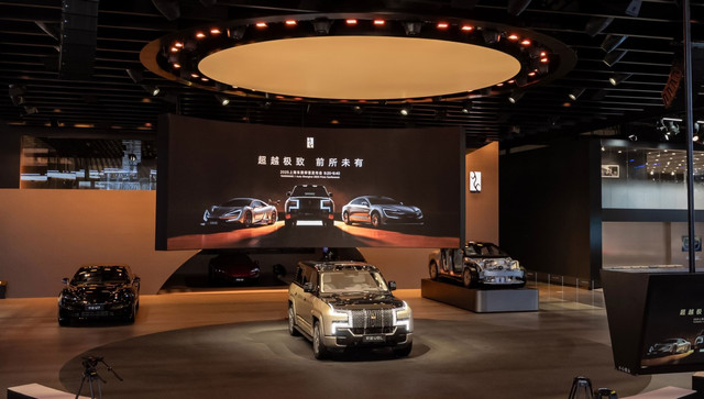 Debut global mobil energi baru Yangwang U8L di Auto Shanghai 2025. Foto: BYD