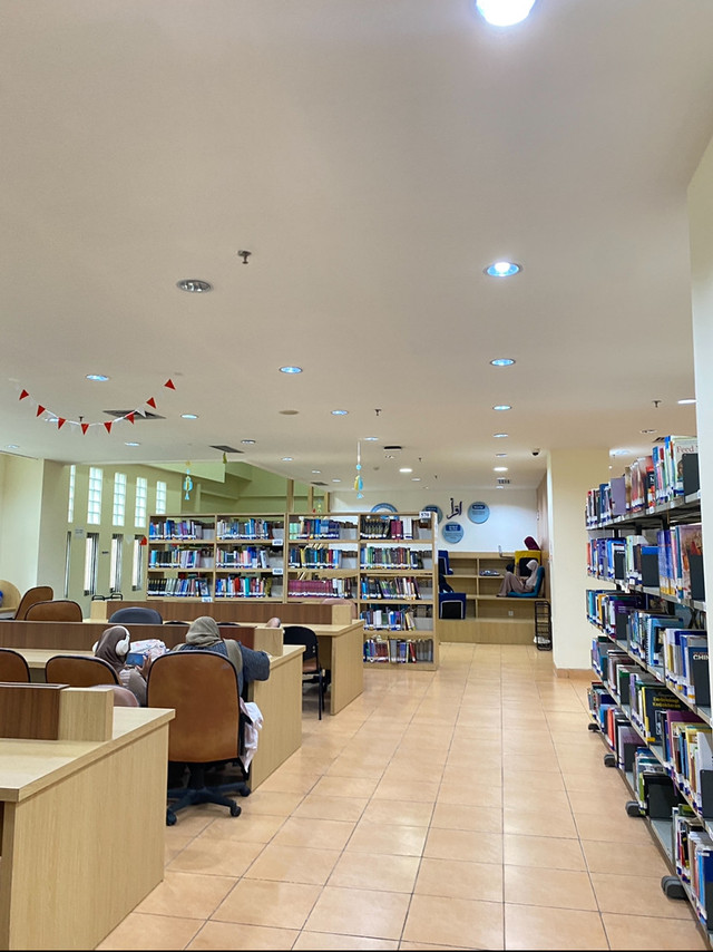 Potret Ruang perpustakaan FKIK UIN Syarif Hidayatullah Jakarta (sumber: penulis)