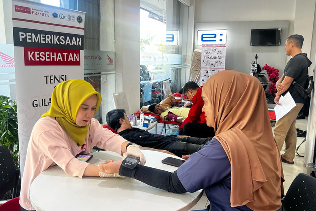 Asmo Kalbar menggelar donor darah dan pemeriksaan kesehatan gratis. Foto: Dok. Asmo Kalbar