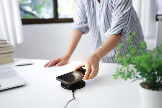 Ilustrasi charger wireless murah. Foto: Freepik 