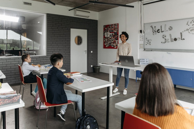 Setiap guru diwajikan untuk mengisi dokumen refleksi dan laporan kepada kepala sekolah melalui Platform Merdeka Mengajar. Foto: Pexels