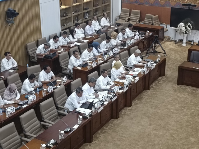 Jajaran Perum Bulog saat Rapat Dengar Pendapat Komisi VI DPR, di Kompleks Parlemen, Jakarta, Selasa (29/4/2025). Foto: Muhammad Fhandra Hardiyon/kumparan