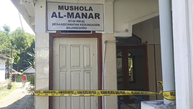 Lokasi pembacokan 3 orang saat salah subuh di Mushola Al Manar RT 04 RW 02 Desa/Kedungadem, Kabupaten Bojonegoro, Selasa (29/4/2025). Foto: Dok. Istimewa