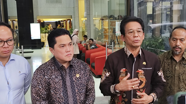 Menteri BUMN, Erick Thohir, dan Wakil Ketua KPK, Johanis Tanak, di Gedung Merah Putih KPK, Jakarta Selatan, Selasa (29/4/2025). Foto: Jonathan Devin/kumparan