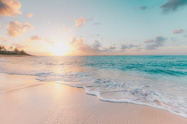 Pantai Jorong Kalsel. Foto Hanya Ilustrasi, Bukan Sebenarnya. Sumber Foto: Unsplash.com/Sean Oulashin