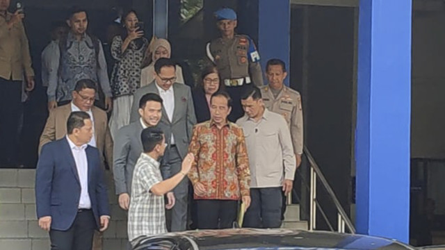 Presiden ke-7 RI, Jokowi di Polda Metro Jaya pada Rabu (30/4/2025). Foto: Rachmadi Rasyad/kumparan