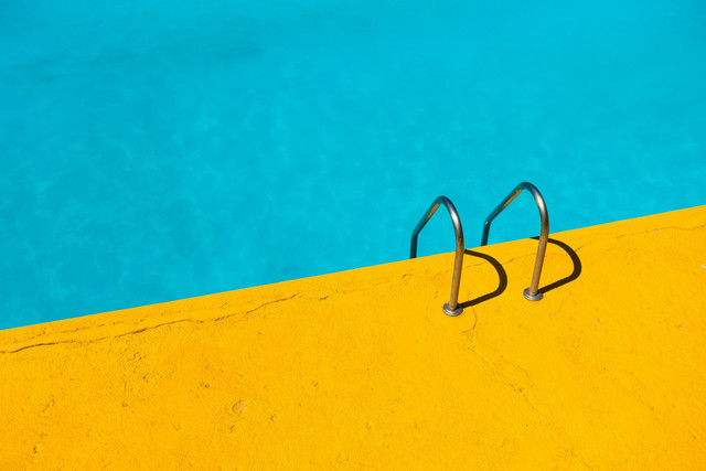 3 Kolam Renang di Jonggol. Foto hanya ilustrasi, bukan tempat sebenarnya. Sumber: unsplash.com/Etienne Girardet.