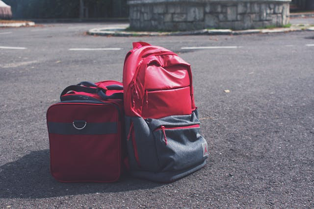 Ilustrasi merk tas ransel wanita yang bagus dan awet. Sumber: Pexels/Diana ✨