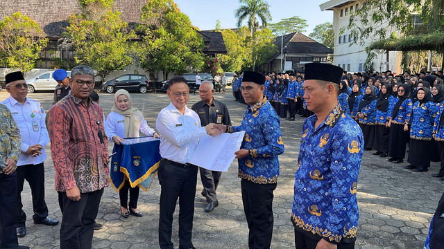 Warga Pontianak Diangkat jadi Pegawai PPPK di Usia 56 Tahun
