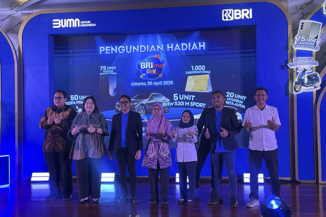 Jajaran PT Bank Rakyat Indonesia (Persero) Tbk atau BRI dalam acara pengumuman pemenang undian BRImo FSTVL 2024 di Kantor Pusat BRI, Jakarta Pusat, Rabu (30/4/2025). Foto: Najma Ramadhanya/kumparan