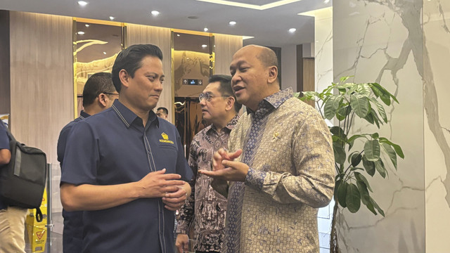 Menteri Investasi/Kepala BKPM Rosan Roeslani dan Wakil Menteri Keuangan Thomas Djiwandono di Kantor Kemenko Perekonomian, Jakarta, Rabu (30/4/2025). Foto: Ave Airiza Gunanto/kumparan