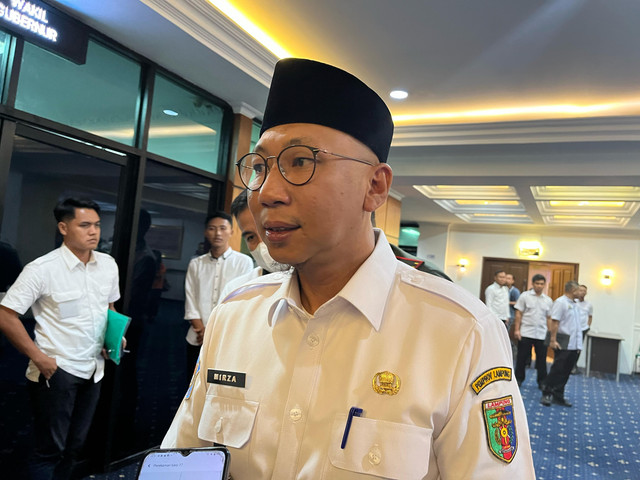 Gubernur Lampung, Rahmat Mirzani Djausal usai memimpin Rapat Koordinasi Penanganan Darurat Bencana Hidrometeorologi | Foto : Eka Febriani / Lampung Geh