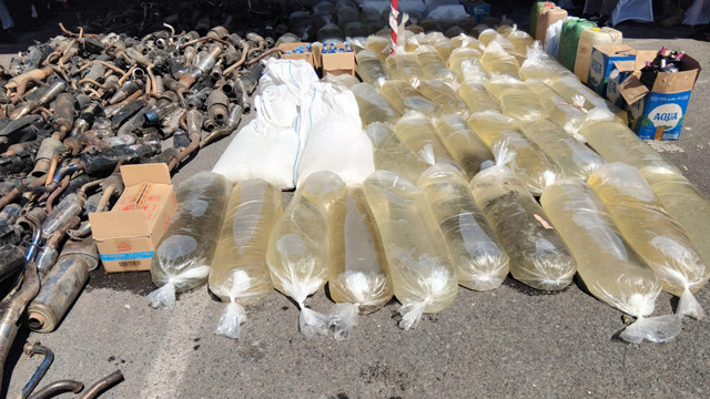 Barang bukti minuman keras, knalpot racing dan senjata tajam hasil operasi penertiban oleh Polres Bitung.