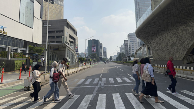 Lalu lintas saat May Day di Jalan Sudirman, Jakarta Pusat, Kamis (1/5/2025). Foto: Abid Raihan/kumparan
