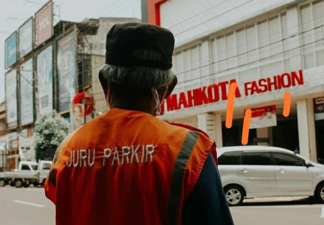 Ilustrasi tukang parkir. Pemkot Pontianak berencana akan membekali juru parkir dengan barcode untuk pembayaran cashless. Foto: Instagram.com/aldinotri