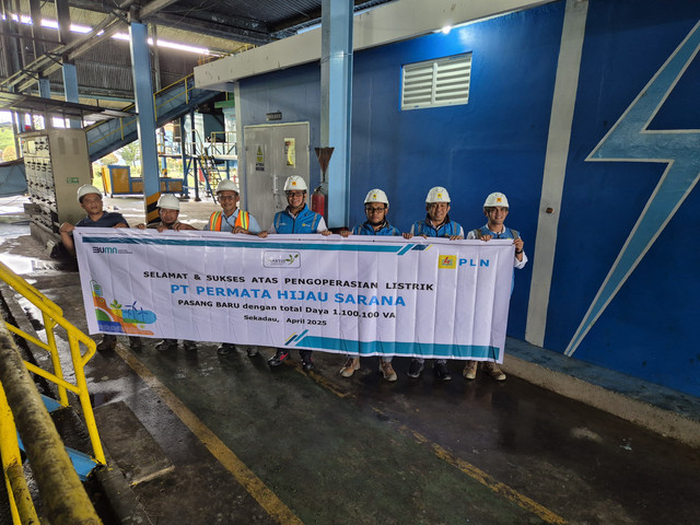 Peresmian pengoperasian suplai listrik captive power yang kini terintegrasi dengan sistem kelistrikan PLN. Foto: Dok. PLN Kalbar