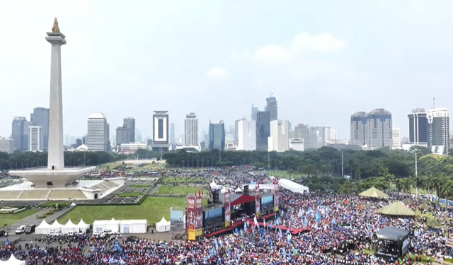 Suasana saat May Day 2025 di kawasan Monas, Jakarta, Kamis (1/5/2025). Foto: Youtube/Sekretariat Presiden