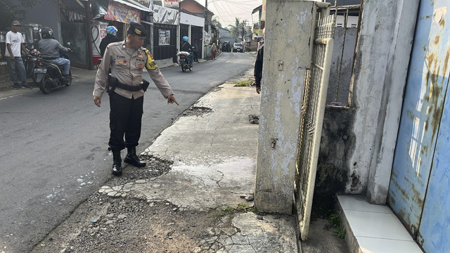 Lokasi penyiraman air keras terhadap ibu dan anak di Jalan Sudajaya, Kelurahan Jayaraksa, Kecamatan Baros, Kota Sukabumi. Foto: Dok. Polres Sukabumi