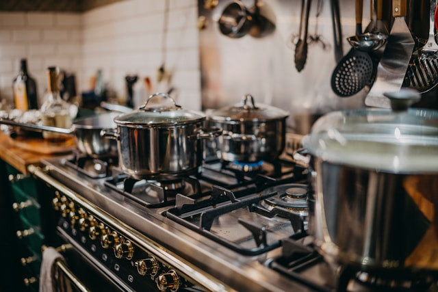Ilustrasi Cara Memasak Ayam Presto agar Tidak Hancur. Sumber: Unsplash/Janko Ferlic