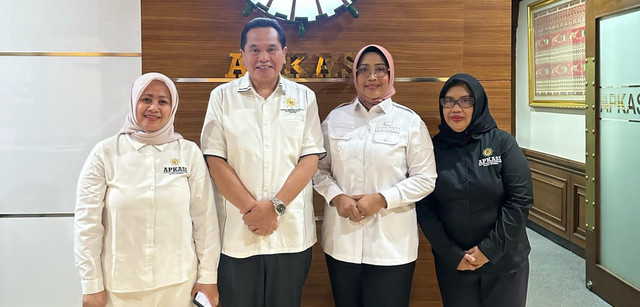 Bupati Mempawah Erlina (kedua dari kanan). Foto: Dok. Istimewa