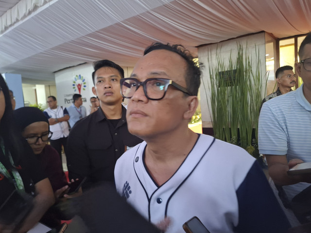 Wakil Menteri Ketenagakerjaan (Wamenaker) Immanuel Ebenezer ditemui di Pertamina Arena Simprug pada Kamis (1/5/2025). Foto: Argya D. Maheswara/kumparan