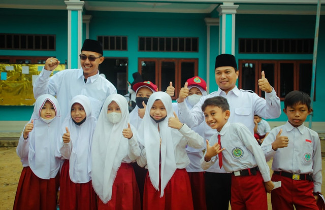 Ilustrasi Twibbon Hari Pendidikan Nasional 2025 Sumber Unsplash/Syahrul Alamsyah Wahid