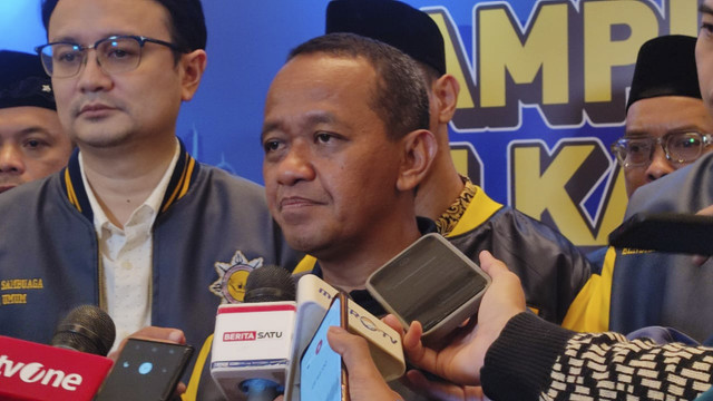 Ketua Umum Golkar, Bahlil Lahadalia, usai kegiatan Halalbihalal DPP AMPI di Hotel Tribrata. Foto: Rachmadi Rasyad/kumparan