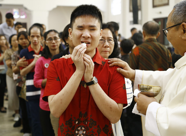 Perayaan Agung Jubileum di Gereja Katolik Surabaya, Ibadah 300 Umat Disabilitas