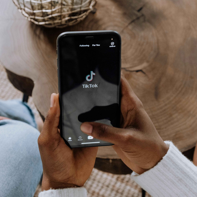 Photo by cottonbro studio from Pexels: https://www.pexels.com/photo/person-holding-black-android-smartphone-5081930/