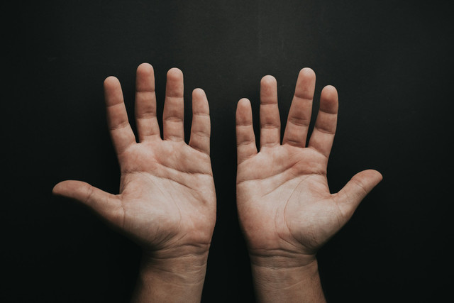 Ilustrasi telapak tangan. Foto: Unsplash