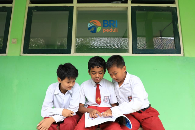 BRI dorong pendidikan Indonesia lewat program BRI Peduli Ini Sekolahku. Foto: Dok. BRI