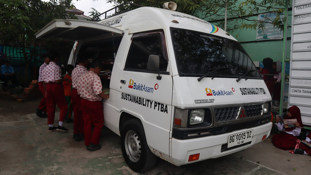 Mobil Pintar PT Bukit Asam mengunjungi SDN 7 Lawang Kidul, Tanjung Enim, Kecamatan Lawang Kidul, Kabupaten Muara Enim. Foto: Dok. PT Bukit Asam