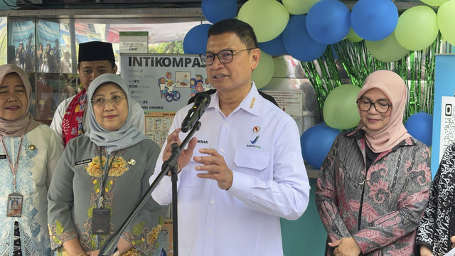 Kepala BPOM, Taruna Ikrar di Puskesmas Kecamatan Cakung, Jakarta Timur, Jumat (2/5/2025). Foto: Abid Raihan/kumparan