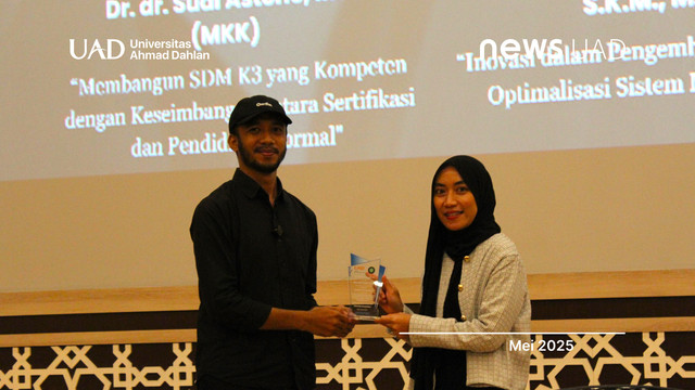 Desy Anif Lestari, S.K.M. selaku Pemateri sekaligus Alumnus FKM Universitas Ahmad Dahlan (UAD) (Dok. Humas UAD)