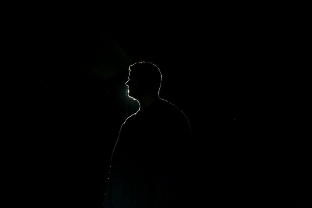 Profil Yook Sung Jae, foto hanya ilustrasi, bukan aktor sebenarnya: Unsplash/Sergi Dolcet Escrig