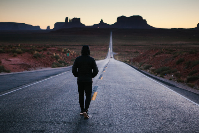 Ilustrasi kata-kata bijak untuk orang sombong dan egois. Foto: Unsplash/ Tegan Mierle